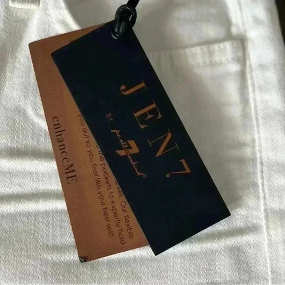 Jen7 Sculpting Bermuda Jean Shorts in White with Gold Buckle. Size 0. NWT! - Picture 11 of 16